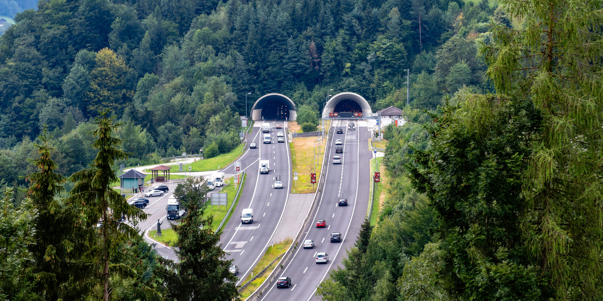 Oltre alla vignetta autostradale, alcune sezioni stradali in Austria richiedono pagamenti separati.